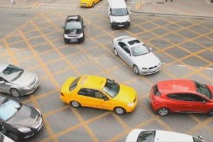 Trafikte yeni d&ouml;nem: Kavşağı kilitleyene ceza geliyor