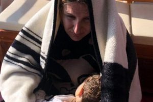 Biri &ccedil;ocuk iki kişinin cesedini kaybolmasın diye ellerinden tekneye bağladılar