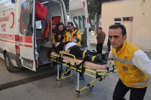 Kazada ağır yaralanan hamile kadın, erken doğum yaptı