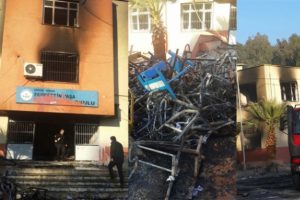 PKK'lılar bir okulu daha yaktı