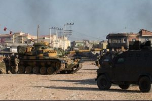 Cizre'de barikatlar tank atışlarıyla yıkılıyor