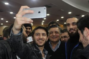 Yılmaz Vural &ouml;ğrencileri g&uuml;lme krizine soktu