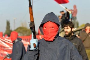 Cenazedeki kalaşnikoflu grup g&ouml;zaltına alındı