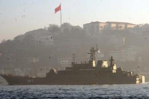 Rus savaş gemisi 'Minsk' İstanbul Boğazı'ndan ge&ccedil;ti