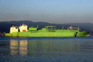 Doğalgaz tankeri &Ccedil;anakkale Boğazı'ndan ge&ccedil;ti