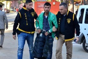 Unuttuğu montu almaya gelen hırsız yakalandı