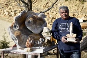 IŞİD'den ka&ccedil;an heykeltıraş taş ocağında sanat yapıyor
