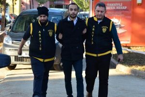 Adana'da masaj parasını &ouml;demedi, 3 telefon &ccedil;aldı