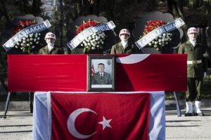 Şehit uzman &ccedil;avuş Serdar Denizer, t&ouml;renle memleketine uğurlandı