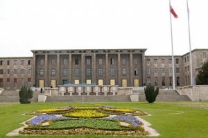HDP'den 'cami, cemevi, havra, sinagog ve kilise' girişimi
