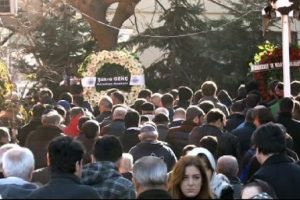 Bursalı gencin kız arkadaşı duvağıyla uğurlandı