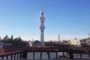 Camiyi tahrip edip hoparl&ouml;rden şarkı dinlettiler!