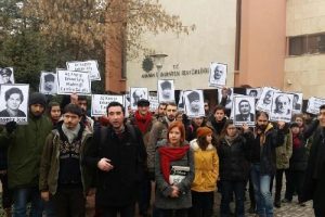 Ankara &Uuml;niversitesi &ouml;ğrencileri rekt&ouml;rl&uuml;ğ&uuml; işgal etti