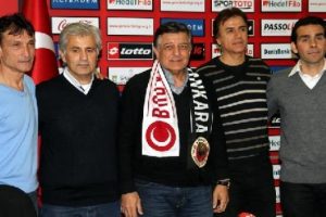 "En &ccedil;ok hoca ile &ccedil;alışanla, en &ccedil;ok takım &ccedil;alıştıran bir araya geldi"