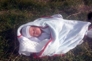 4 aylık bebek yol kenarında bulundu!