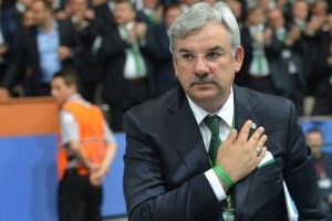 G&ouml;revi bırakacağını a&ccedil;ıklayan Bursaspor Kul&uuml;b&uuml; Başkanı Recep B&ouml;l&uuml;kbaşı'dan sitem