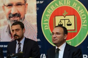 Velat Alan'ın b&uuml;rosuna kurşun isabet etti