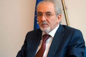 T&uuml;rkiye'yi savundu, partiden atıldı