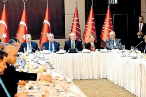 'Başkanlıktan kastettiğiniz nedir, &ouml;ğrenmek isteriz...'