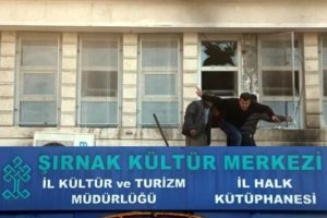 Şırnak'ta i&ccedil;inde &ouml;ğrencilerin bulunduğu k&uuml;lt&uuml;r merkezine PKK'lı ter&ouml;ristler bomba attı: 6 yaralı