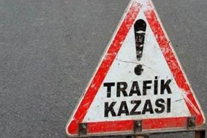 &Uuml;niversite &ouml;ğrencileri kaza yaptı: 2 &ouml;l&uuml;, 3 yaralı