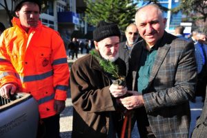Bursa Orhangazi'de yeni yıla ağa&ccedil; dikerek girecekler