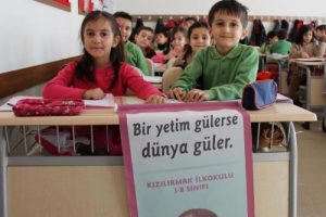 Sivaslı minikler Afrikalı yetimlerin kardeşi oldu