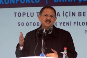 AK Partili &Ouml;zhaseki: HDP'nin lideri ağlıyor, s&uuml;r&uuml;n&uuml;yor