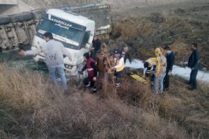 K&uuml;tahya'da s&uuml;t tankeri dereye u&ccedil;tu
