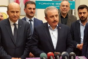 "Yeni Anayasa T&uuml;rkiye i&ccedil;in tarihi zaruret"
