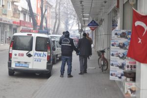 Bursa'da pişkin hırsızlar, pasta yedi, &uuml;stlerini değiştirdi...