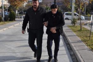 Kamyon ve otomobil &ccedil;alan 2 Suriyeli hırsız yakalandı