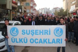 &Ouml;ğretmenin başka il&ccedil;eye tayini &uuml;lk&uuml;c&uuml;leri ayaklandırdı