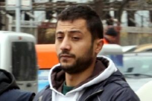 Otomobilde 4 tabanca bulundu, s&uuml;r&uuml;c&uuml; g&ouml;zaltında