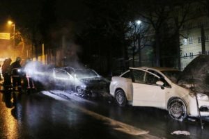 İstanbul'da 13 otomobil kundaklandı
