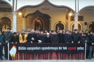 Bursalı gen&ccedil;ler sabah namazında buluştu
