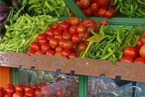 Sebze-meyvenin y&uuml;zde 20'si sofradan &ouml;nce &ccedil;&ouml;pe gidiyor