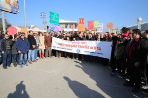 Bursa Ge&ccedil;it Kavşağı'nın trafiğe kapatılması isyan ettirdi