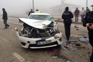 D&uuml;zce Vali Yardımcısı trafik kazasında yaralandı