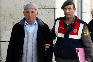 Havaya rastgele ateş edip yaşlı kadını ağır yaraladı