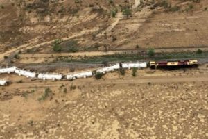 Asit taşıyan tren raydan &ccedil;ıktı