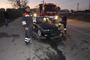 Otomobiller kafa kafaya &ccedil;arpıştı: 2 yaralı