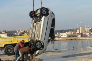 Sinop'ta otomobil denize u&ccedil;tu: 1 &ouml;l&uuml;