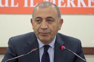G&uuml;rsel Tekin: AKP ve HDP'ye arabulucu olabilirim