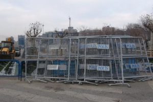 Taksim Meydanı'na polis bariyerleri getirildi