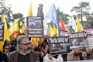 Bursa'da iş bırakan sendika ve STK'lardan &ccedil;atışmaları durdurun &ccedil;ağrısı