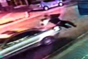 İzmir'de otomobil yaşlı adamı bi&ccedil;ti!