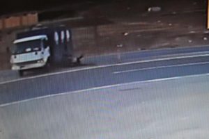 Motosiklet kamyonete &ccedil;arptı: 1 &ouml;l&uuml;, 1 yaralı