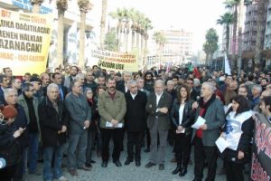 DİSK, KESK ve TMMOB İzmir'den 'barış' &ccedil;ağrısı yaptı
