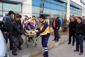 Yangında mahsur kalan 2 kişiyi itfaiye kurtardı